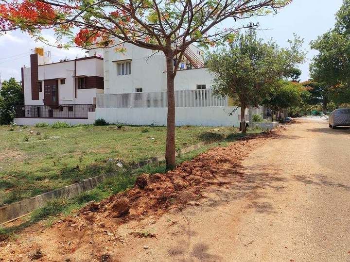 Plotted layout – street view with completed homes